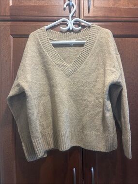 Reitmans Women's V-Neck Sweater in Beige-Tan Knit